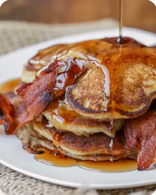 Tortitas Con Huevo Frito Y Bacon