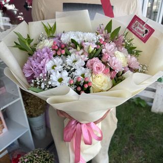 Букет с рози , хризантеми, хиперикум , алстромерии и еустоми #226