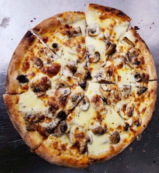 PIZZA AL FUNGI