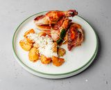 Jumătate de pui cu cartofi noi