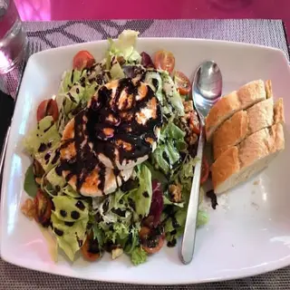Ensalada De Queso De Cabra