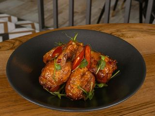 Курячі крила у гостро-медовому соусі (250g)