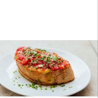 Tapa De Pan Con Tomate