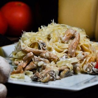 Паста з куркою та грибами (360г)