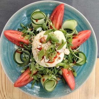 Маринована бурата с босилек