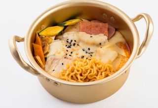 Ramen piccante con formaggio