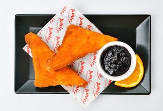 Хрупкави кашкавалчета със сладко от боровинки (250г)