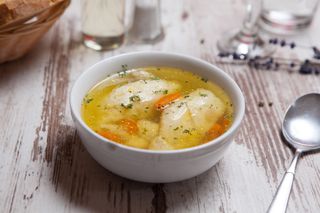 Supa de pui cu galuste