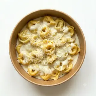 Tortellini in crema di burro, panna e Grana Padano DOP