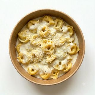 Tortellini in crema di burro, panna e Grana Padano DOP