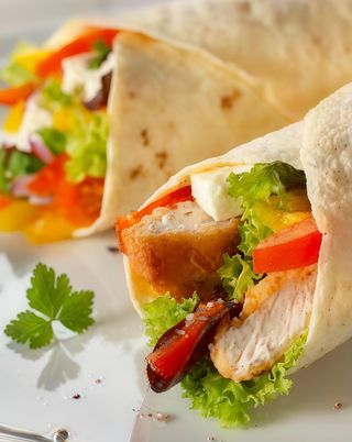 Menu Kebab Pollo Crispy, C Papa Frita y Bebida incluso - Fries and Drink 