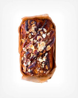 Mini Babka cu Mere și Fulgi de Migdale