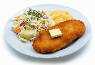 Schab panierowany, ziemniaki, surówka