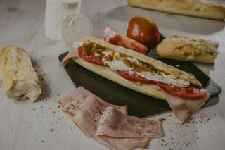 Baguette de bacon y cabra