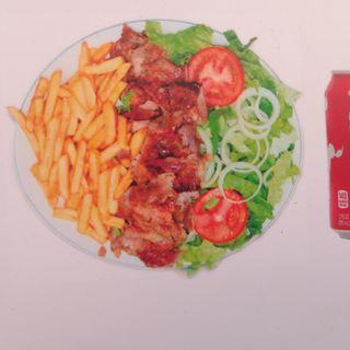 46. Plato Ternera Con Patatas Fritas, y Ensalada 