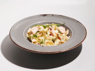 Паста з лососем та соусом Песто (280г)