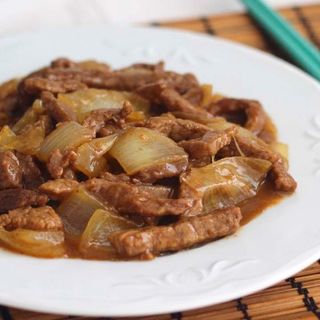 Ternera con cebolletas a la plancha