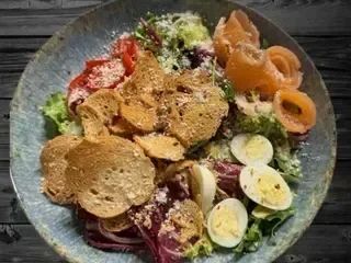 Cezar z łososiem (260g)