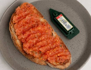 Tostada Con Aceite Y Tomate