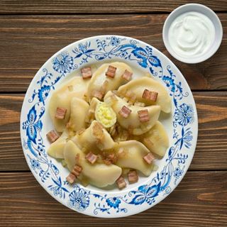 Мамині вареники з картоплею та шкварками