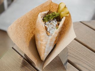Піта зі швармою із курки (450g)