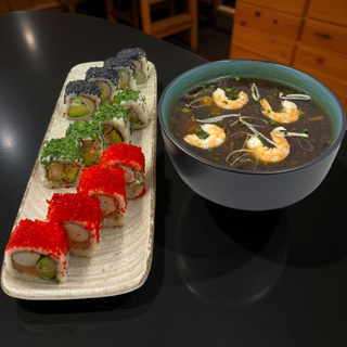 Une California Box 12PCS + Une Soupe Fruits de Mer 