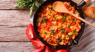 Яйца с овощами по-турецки