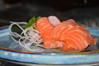 67. Sashimi salmone - 8 pezzi