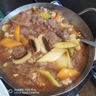 Arroz tostado con ternera