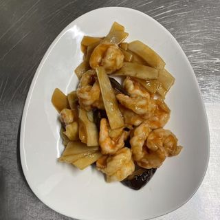 F4. Gamberi con bambù e funghi