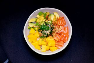 108. Salmón Poke Bowl
