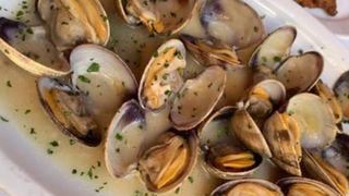 Almeja blanca al ajillo