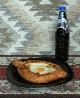 Chaczapuri Adżarskie Jajko i Ser + lemoniada 0,5l