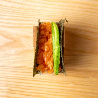 Handroll De Salmón Y Aguacate (1 Ud.)