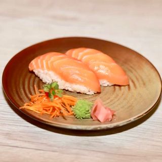 42·Nigiri de salmón (2 uds.)