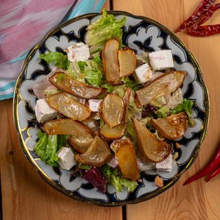 Салат запеченной грушей