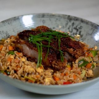 Arroz Chaufa de pollo crujiente