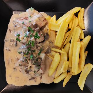 Medaljoni od svinjetine u umaku od gljiva