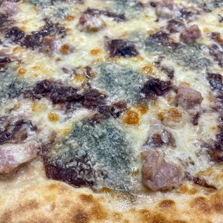 Pizza al pezzo bianca - radicchio, salsiccia, gorgonzola 