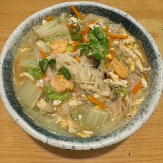  19B.Sopa de fideos al estilo chino tres delicias