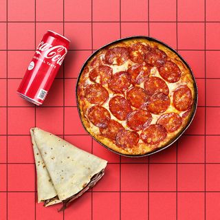 Pepperoni Chicago + Nutella palačinka + Coca-cola limenka