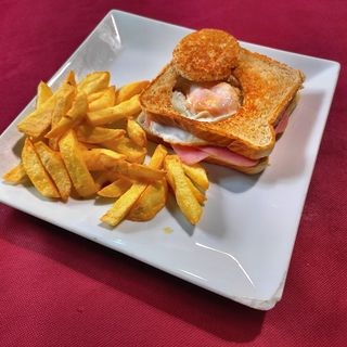 Sándwich Mixto Con Huevo