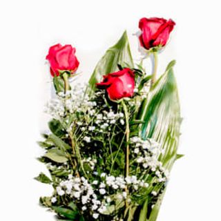 Mazzo con tre rose rosse lunghe piu verde