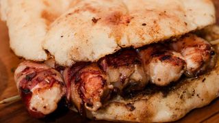 Pileći ražnjić u slanini