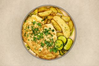 Відбивна куряча з картоплею по-селянськи (365г)