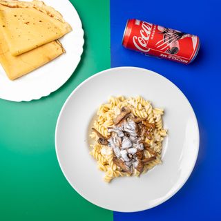 Pasta Funghi + palačinka sa eurokremom + Coca-Cola 0.33l