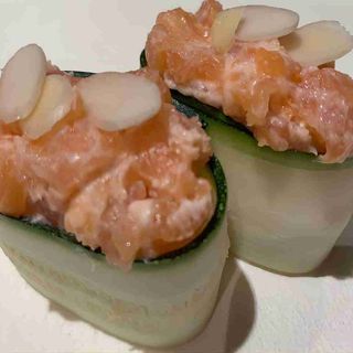 Gunkan di salmone e Philadelphia con zucchine - 2 pezzi