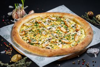 Пицца с курицей и грибами