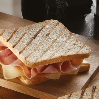 Toast prosciutto cotto e sottiletta