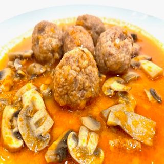 Albóndigas Con Champiñones. (4 ud.)